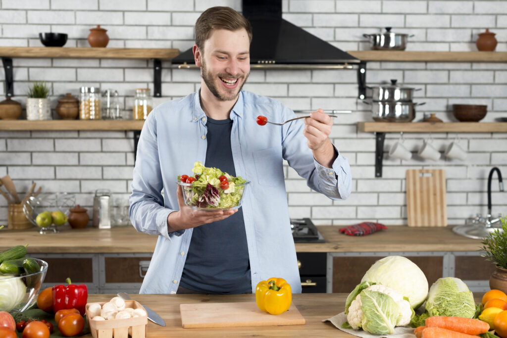 Man enjoying a fresh vegetable salad – healthy foods that increase energy naturally